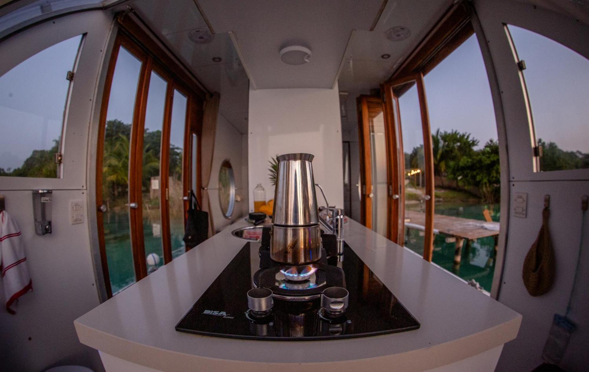 Bleibe- Quedate! Botel Bacalar